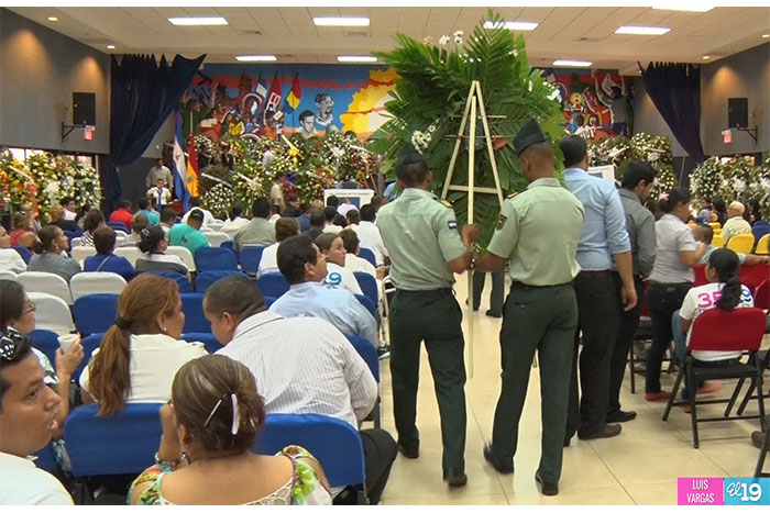 Rinden honores al Rector Elmer Cisneros Moreira