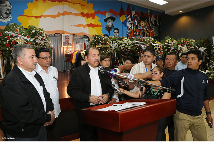 Presidente Daniel rinde homenaje póstumo al Rector Elmer Cisneros