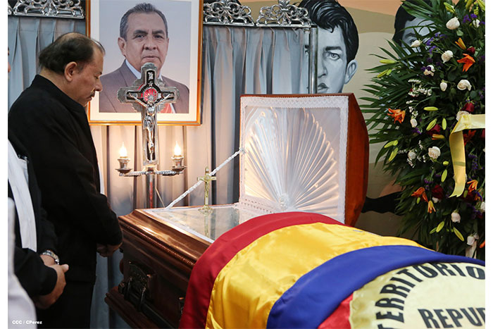 Presidente Daniel rinde homenaje póstumo al Rector Elmer Cisneros