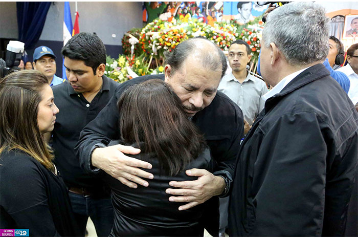 Presidente Daniel rinde homenaje póstumo al Rector Elmer Cisneros