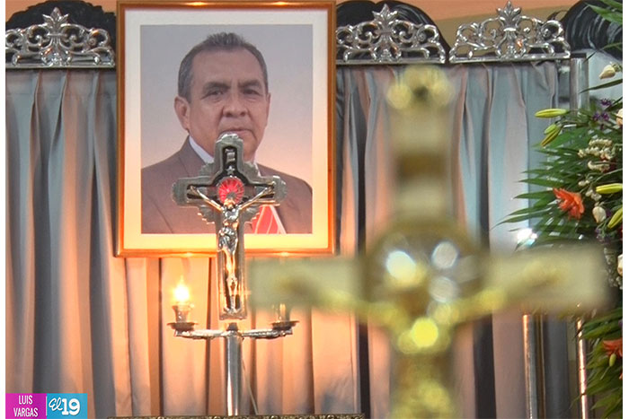 Continúan honores póstumos al Rector Elmer Cisneros