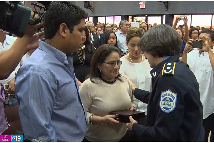 Continúan honores póstumos al Rector Elmer Cisneros