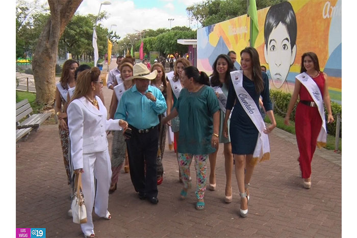 ALMA realiza recorrido con candidatas Carnaval 2015