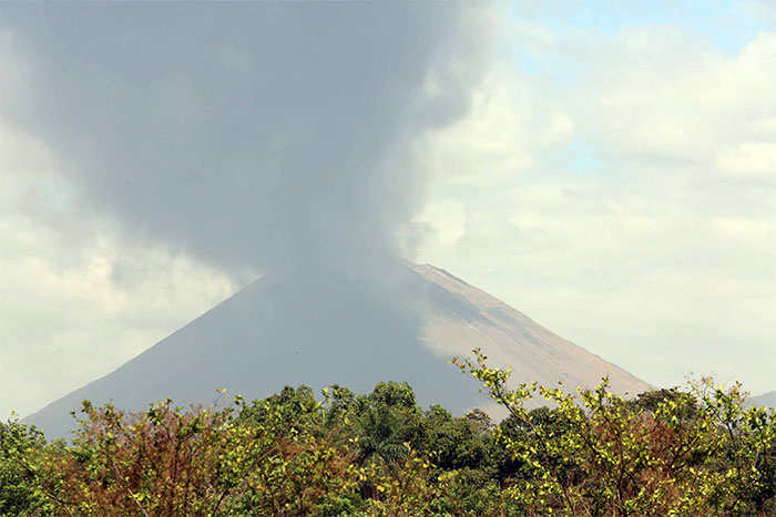 Dos explosiones en Volcán San Cristóbal