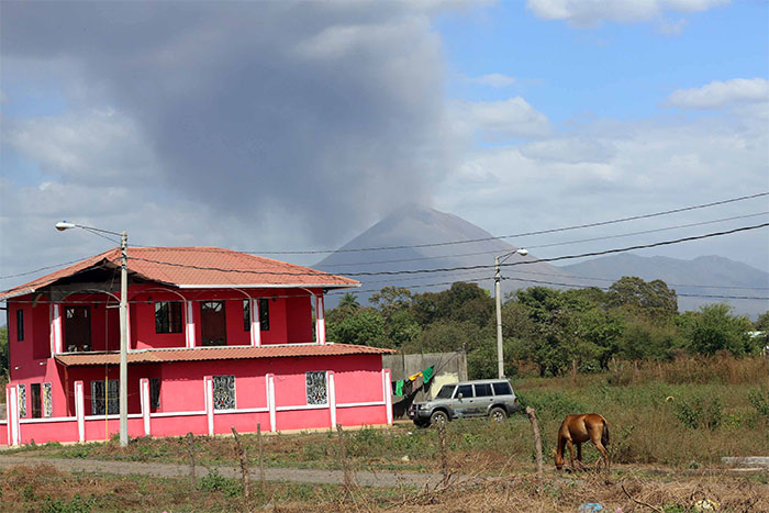 Comunidades cercanas al volcán San Cristobal viven relativa calma
