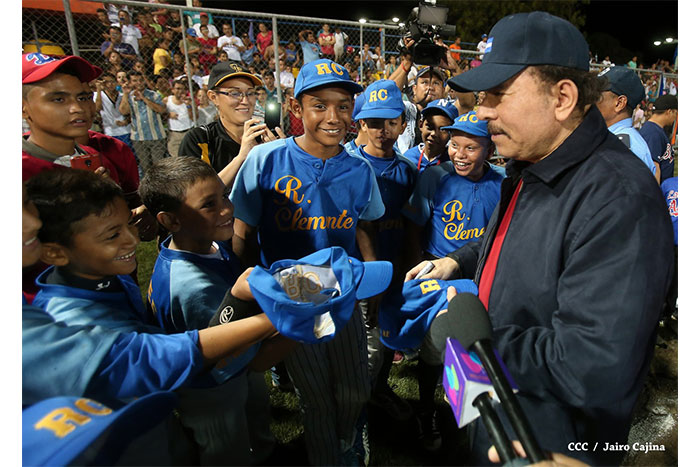 Daniel inaugura Estadio de Béisbol Infantil “Hugo Chávez Frías”