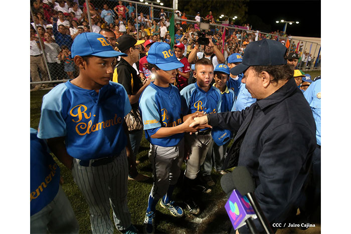 Daniel inaugura Estadio de Béisbol Infantil “Hugo Chávez Frías”
