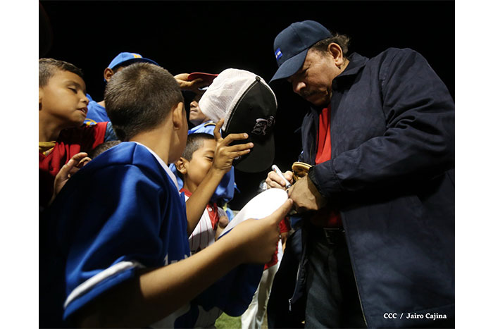 Daniel inaugura Estadio de Béisbol Infantil “Hugo Chávez Frías”
