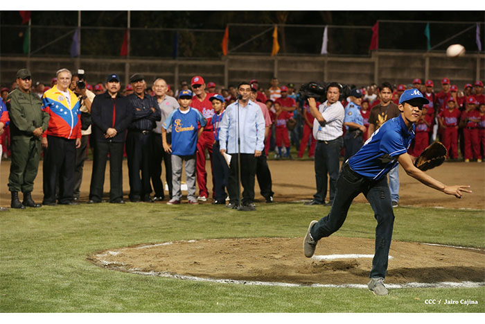 Daniel inaugura Estadio de Béisbol Infantil “Hugo Chávez Frías”