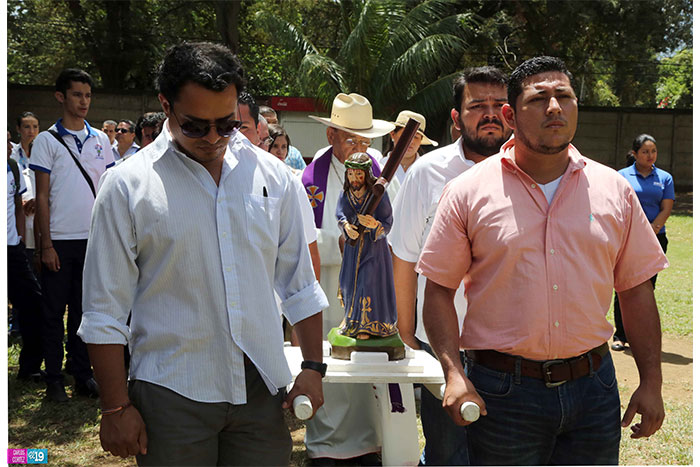 Celebran tercer Vía Crucis en la Universidad Católica