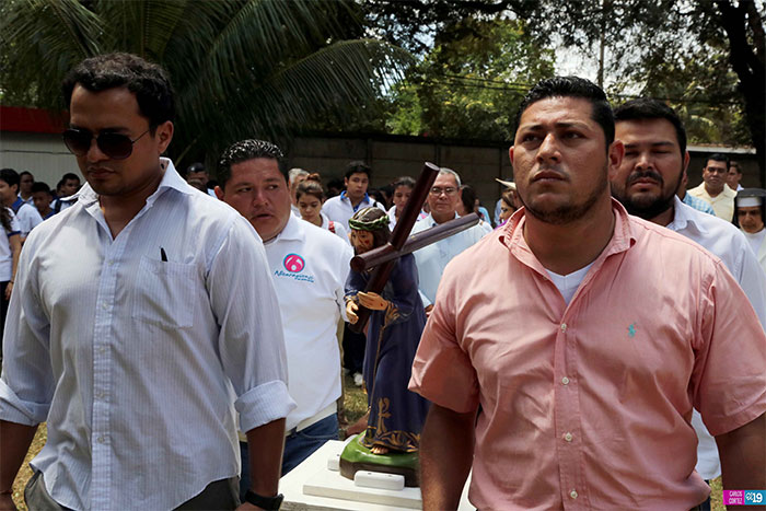 Celebran tercer Vía Crucis en la Universidad Católica