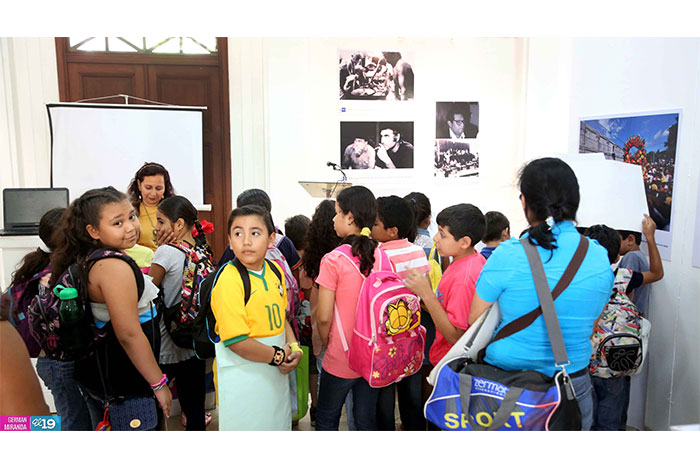 Agencia EFE inaugura exposición fotográfica en Palacio Nacional