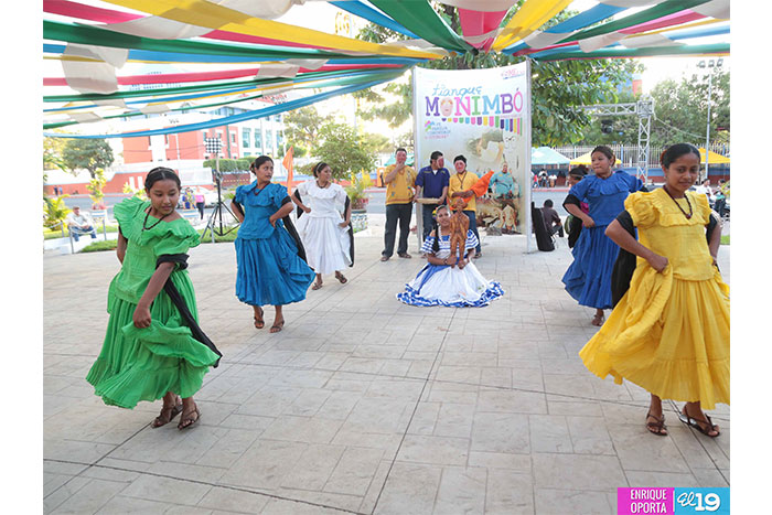 Colorido homenaje a la mujer nicaragüense desde el Tiangue Monimbó
