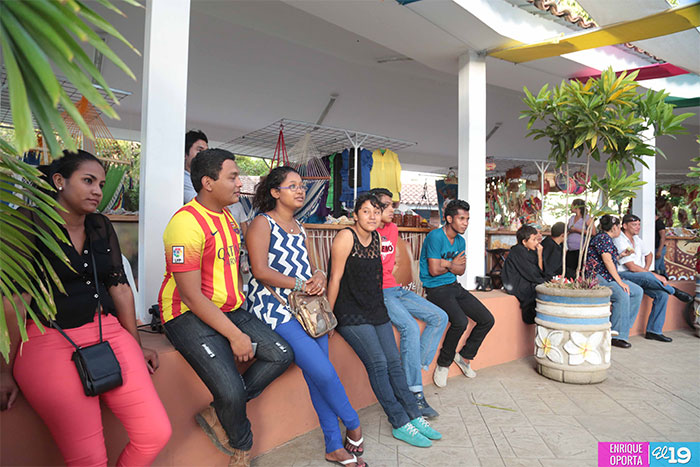 Colorido homenaje a la mujer nicaragüense desde el Tiangue Monimbó
