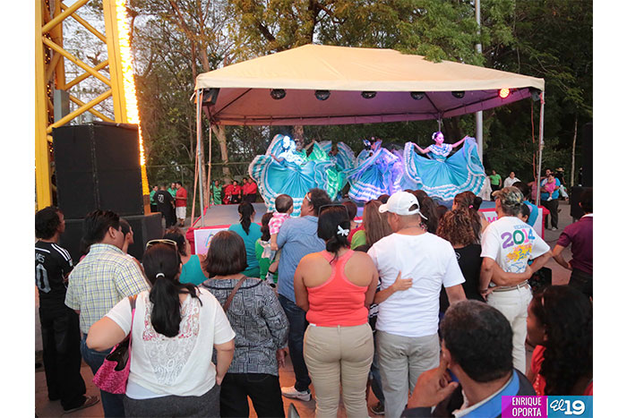 Colorido homenaje a la mujer nicaragüense desde el Tiangue Monimbó