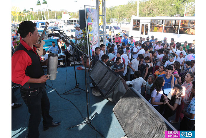 Colorido homenaje a la mujer nicaragüense desde el Tiangue Monimbó