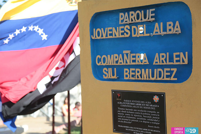 Inauguran parque infantil en honor a Arlen Siu