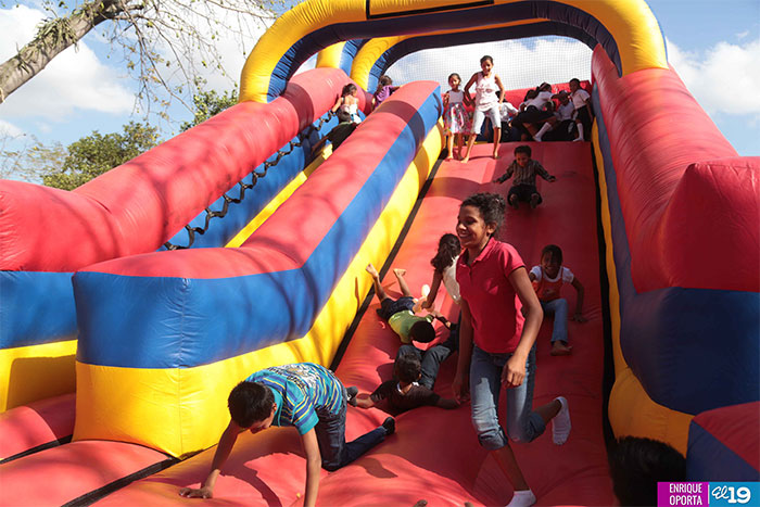 Inauguran parque infantil en honor a Arlen Siu