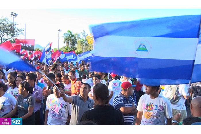 Pueblo sale a las calles a respaldar la Revolución Bolivariana
