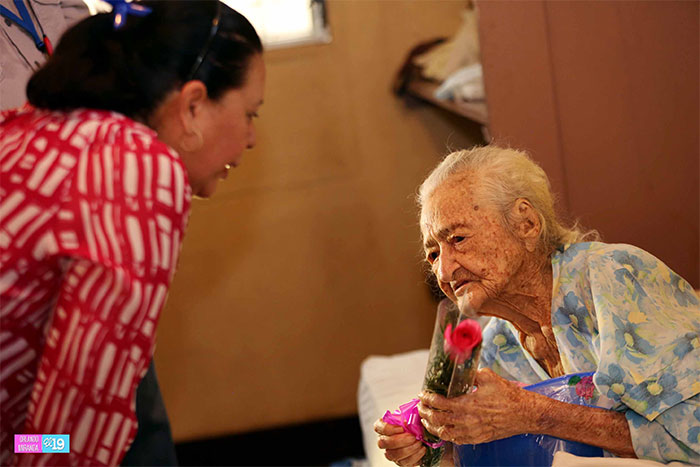 ALMA entrega donativo de alimentos a mujeres de Hogar Senil Bautista en Managua