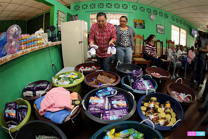 ALMA entrega donativo de alimentos a mujeres de Hogar Senil Bautista en Managua