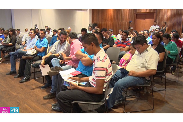 MCLR presenta libro de poesía en Hispamer