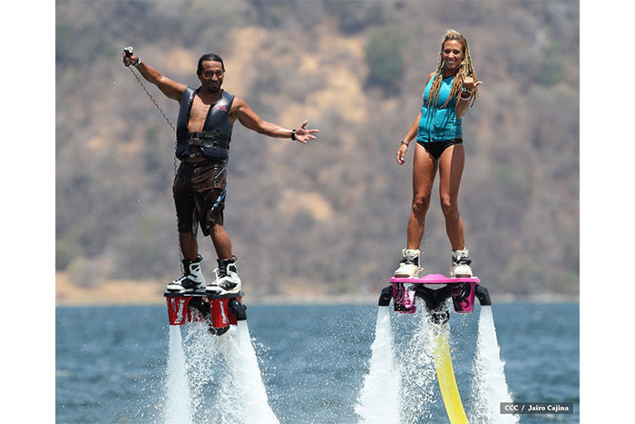 Intur promueve show de Flyboarding en centros turísticos del país