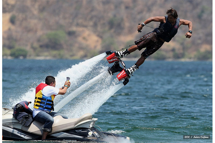 Intur promueve show de Flyboarding en centros turísticos del país