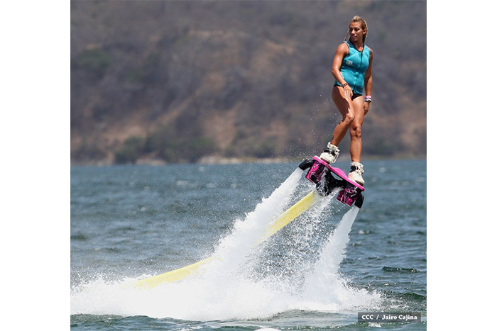 Intur promueve show de Flyboarding en centros turísticos del país