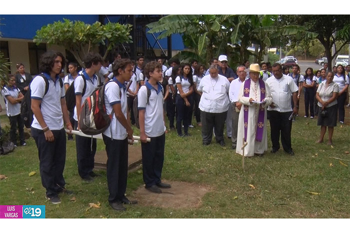 Realizan cuarto Vía Crucis de Cuaresma en Universidad Católica