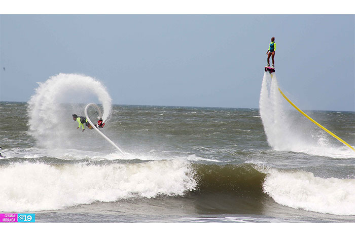 Flyboarding congregó a miles en La Boquita y Granada