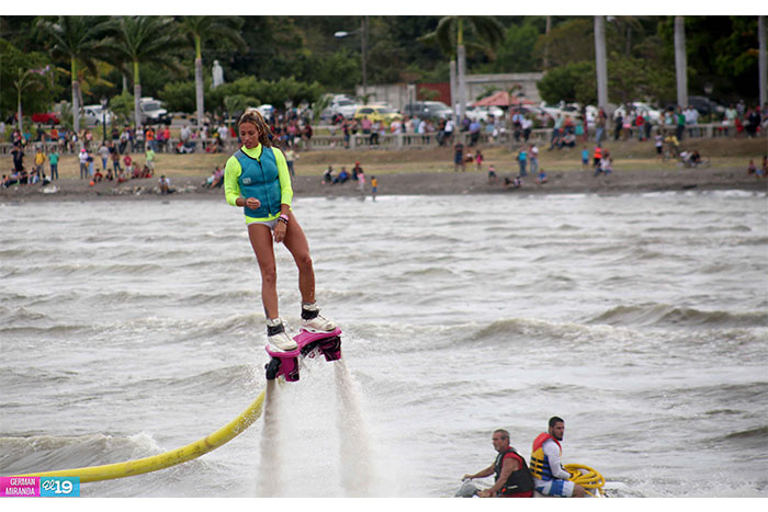 Flyboarding congregó a miles en La Boquita y Granada