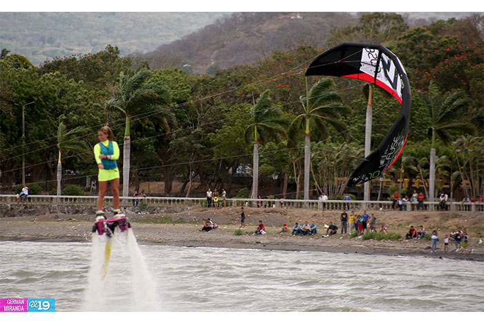 Flyboarding congregó a miles en La Boquita y Granada