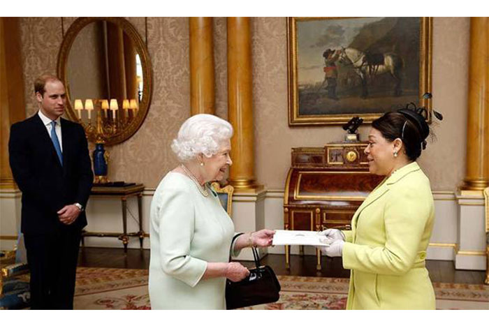 Embajadora de Nicaragua presenta credenciales ante la Reina Isabel II y el Príncipe Guillermo