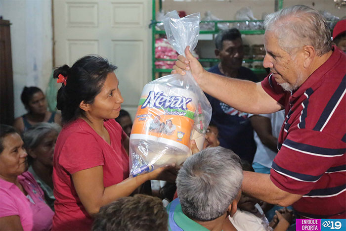 Entregan paquetes de alimentos a promesantes de las carreras peregrinas 
