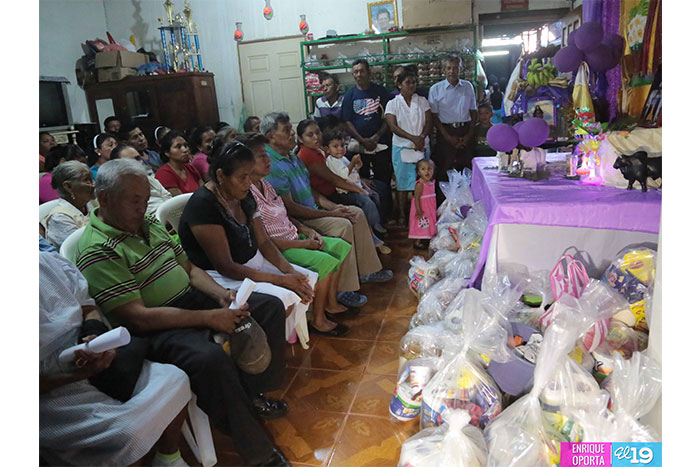Entregan paquetes de alimentos a promesantes de las carreras peregrinas 