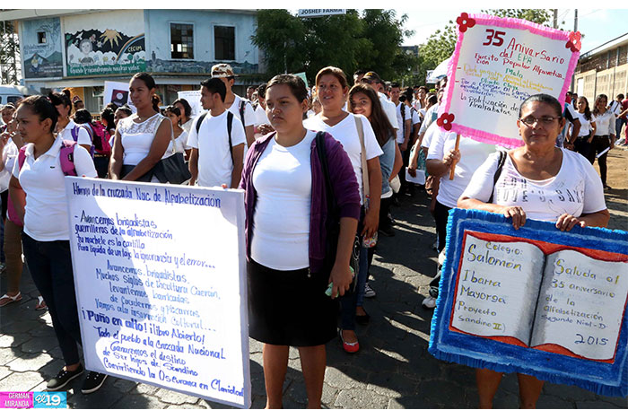 Estudiantes celebran 35 aniversario de la CNA