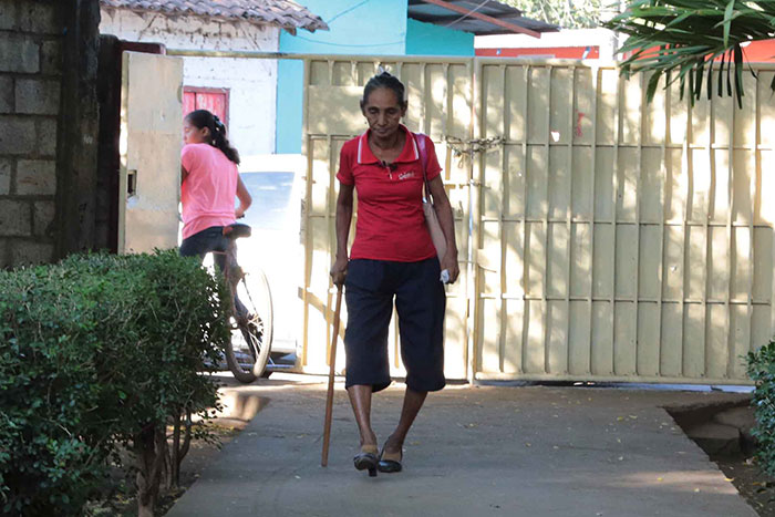 Con 74 años, Brunilda Novoa es un ejemplo de perseverancia y dedicación al estudio