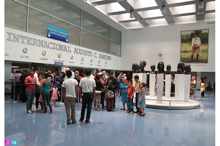 Aeropuerto preparado para la llegada de turistas
