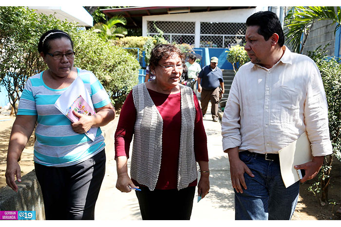 Autoridades verifican cumplimiento de políticas educativas en centros de estudio