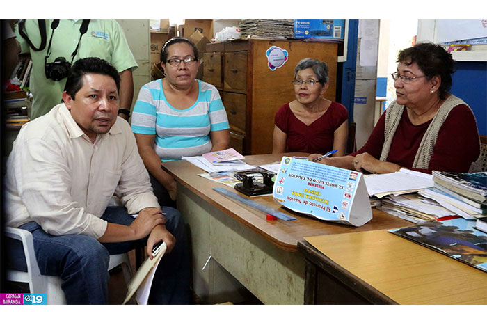 Autoridades verifican cumplimiento de políticas educativas en centros de estudio