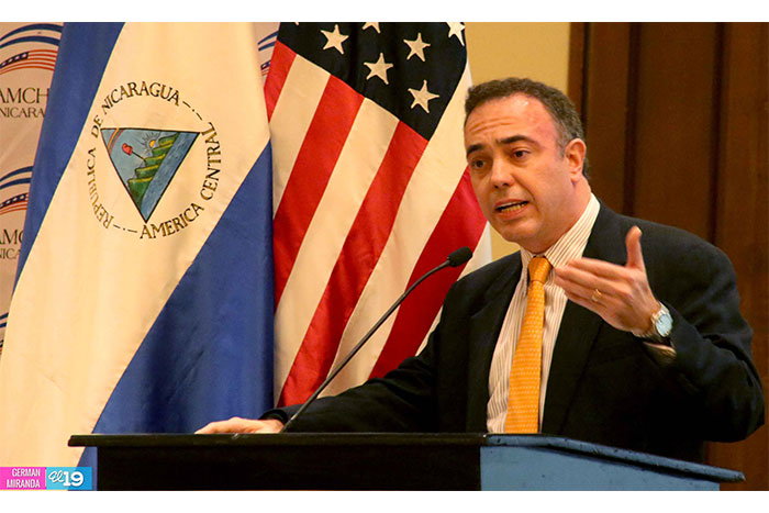 Amcham realiza foro “El rol del gremio empresarial 1990–2015”