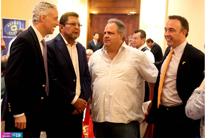 Amcham realiza foro “El rol del gremio empresarial 1990–2015”