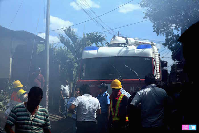 Incendio reduce a cenizas vivienda de la 14 de septiembre