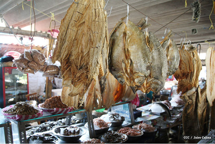 Mercados inundados con ofertas de cuaresma