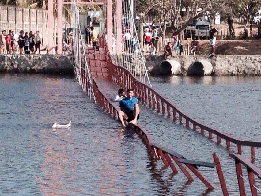 Varias personas lesionadas tras colapsar puente colgante en San Juan del Sur