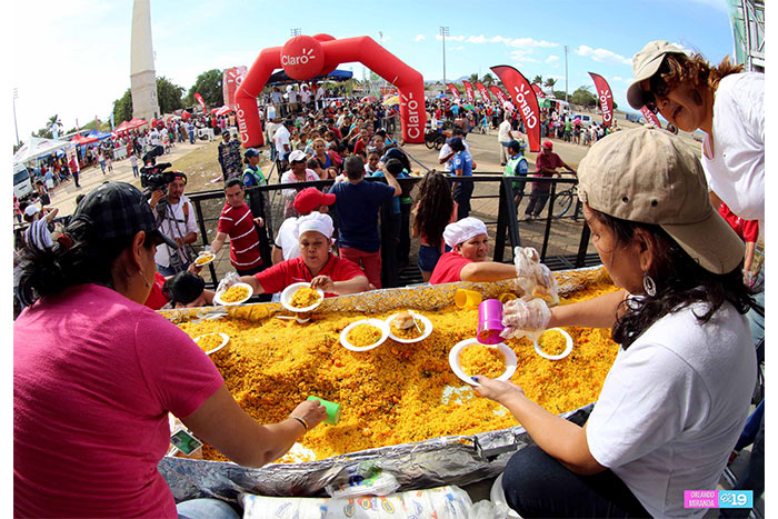 Viva Nicaragua Canal 13 inicia la Semana Santa con un inmenso arroz marinero