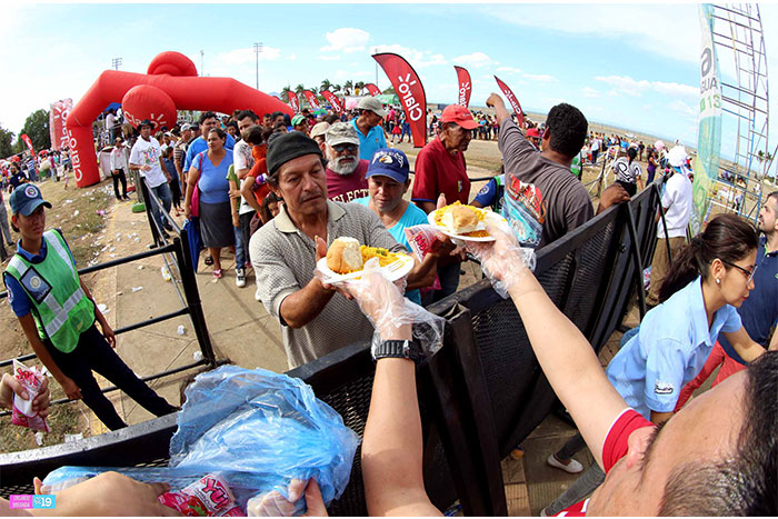 Viva Nicaragua Canal 13 inicia la Semana Santa con un inmenso arroz marinero