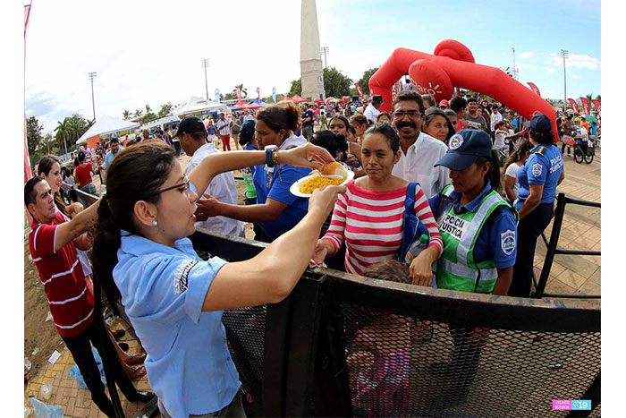 Viva Nicaragua Canal 13 inicia la Semana Santa con un inmenso arroz marinero