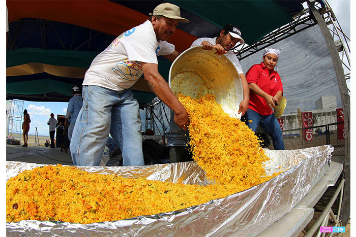 Viva Nicaragua Canal 13 inicia la Semana Santa con un inmenso arroz marinero